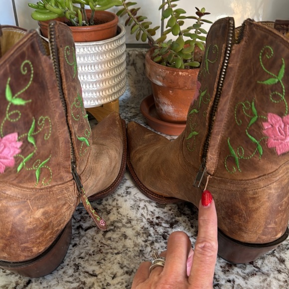 Tony Lama short cowboy leather boot pink embroidered floral accent - Picture 9 of 10